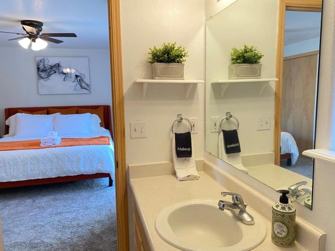 Villa Hot Tub! King Bed-Firepitt-Near Airport& Freeway Medford Exterior foto