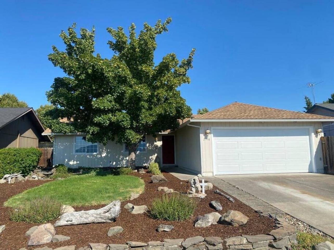 Villa Hot Tub! King Bed-Firepitt-Near Airport& Freeway Medford Exterior foto