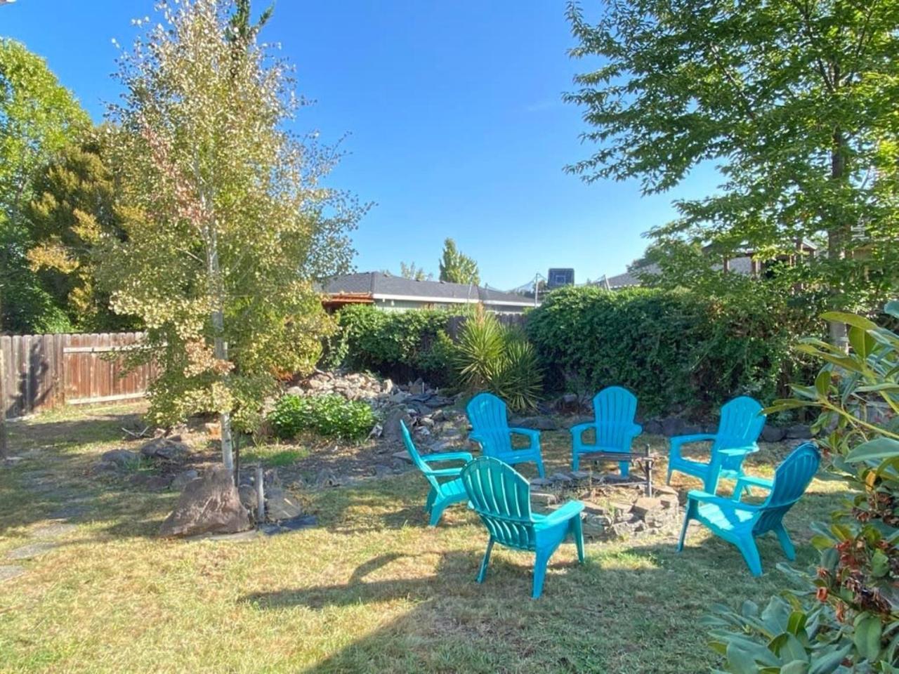 Villa Hot Tub! King Bed-Firepitt-Near Airport& Freeway Medford Exterior foto