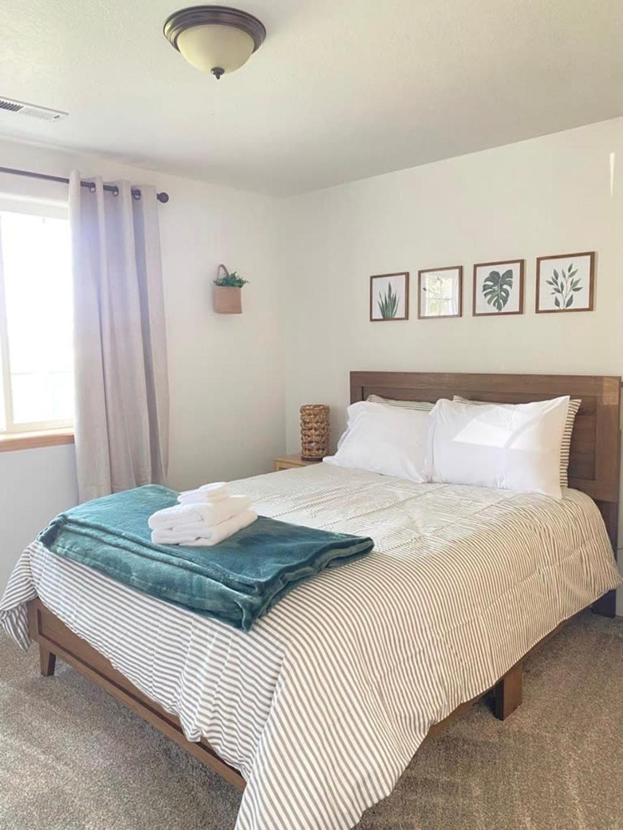 Villa Hot Tub! King Bed-Firepitt-Near Airport& Freeway Medford Exterior foto