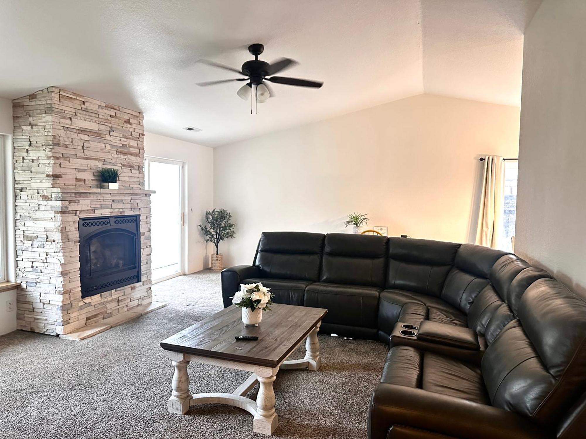Villa Hot Tub! King Bed-Firepitt-Near Airport& Freeway Medford Exterior foto