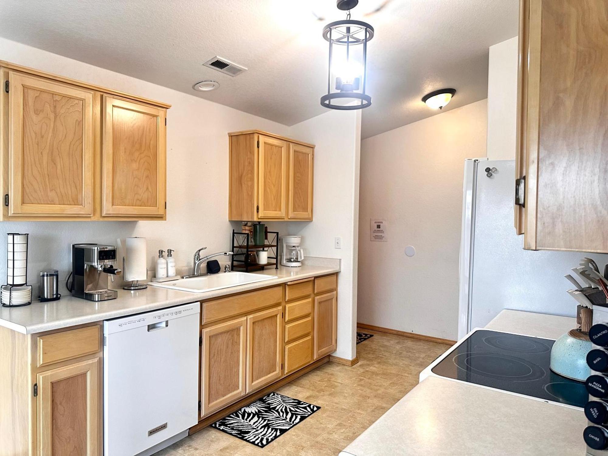 Villa Hot Tub! King Bed-Firepitt-Near Airport& Freeway Medford Exterior foto